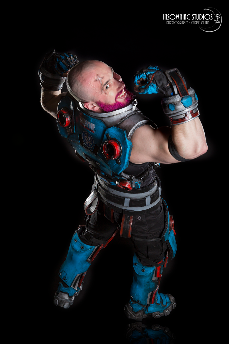 Cosplay by Thousand-Faces & Wulfgar Weapons | Photo by Insomniac